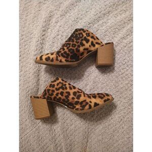 C Comfort Established  Leopard Size 7 Mules Y2K Boho Animal